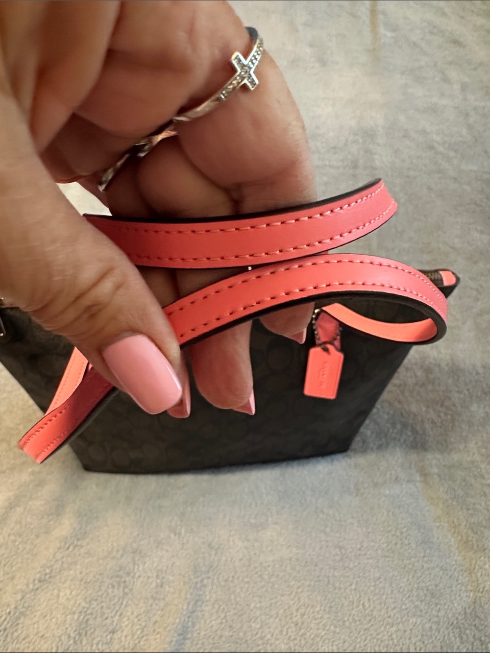NWTS Coach Brown Signature Tote w/Pink/Coral Leather Handles 🩷🌸🤎 - Picture 3 of 14